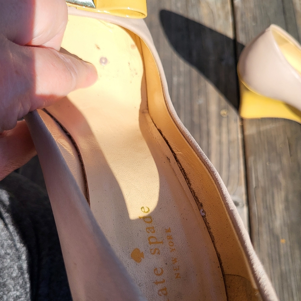 Kate Spade New York Yellow/Tan Kalle Patent Leather Wedge Heels w/ Bow -Sz 7B - Picture 12 of 12